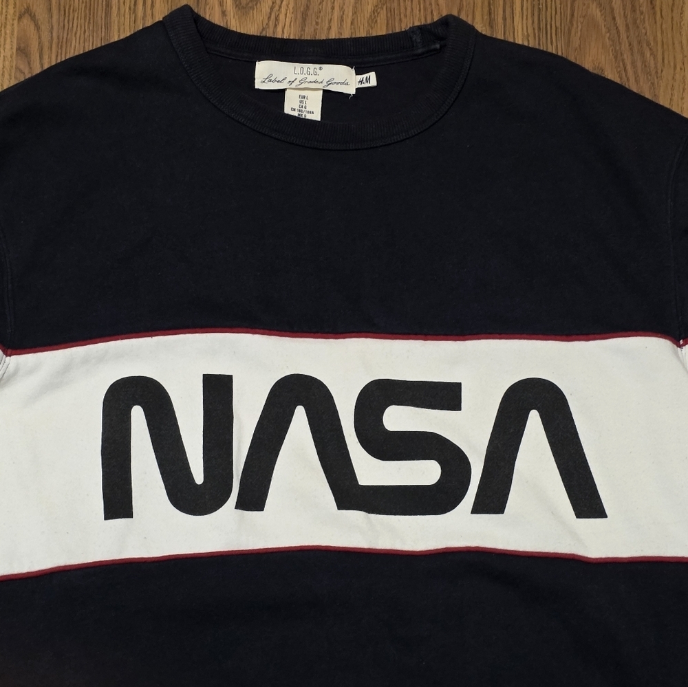 Men’s H&M L.O.G.G. Navy Blue Sweatshirt Large White Stripe Casual NASA Logo D42 - Picture 4 of 8
